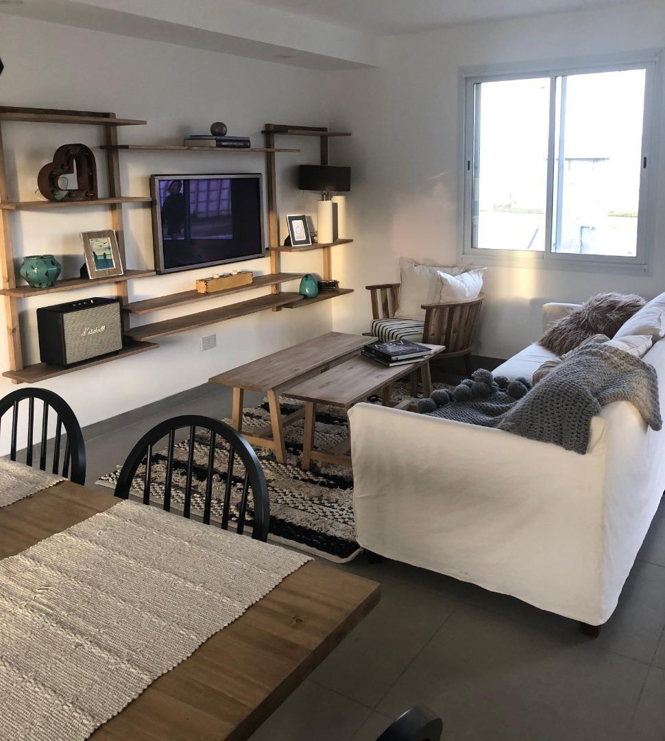 Casa 4 ambientes con 3 baños