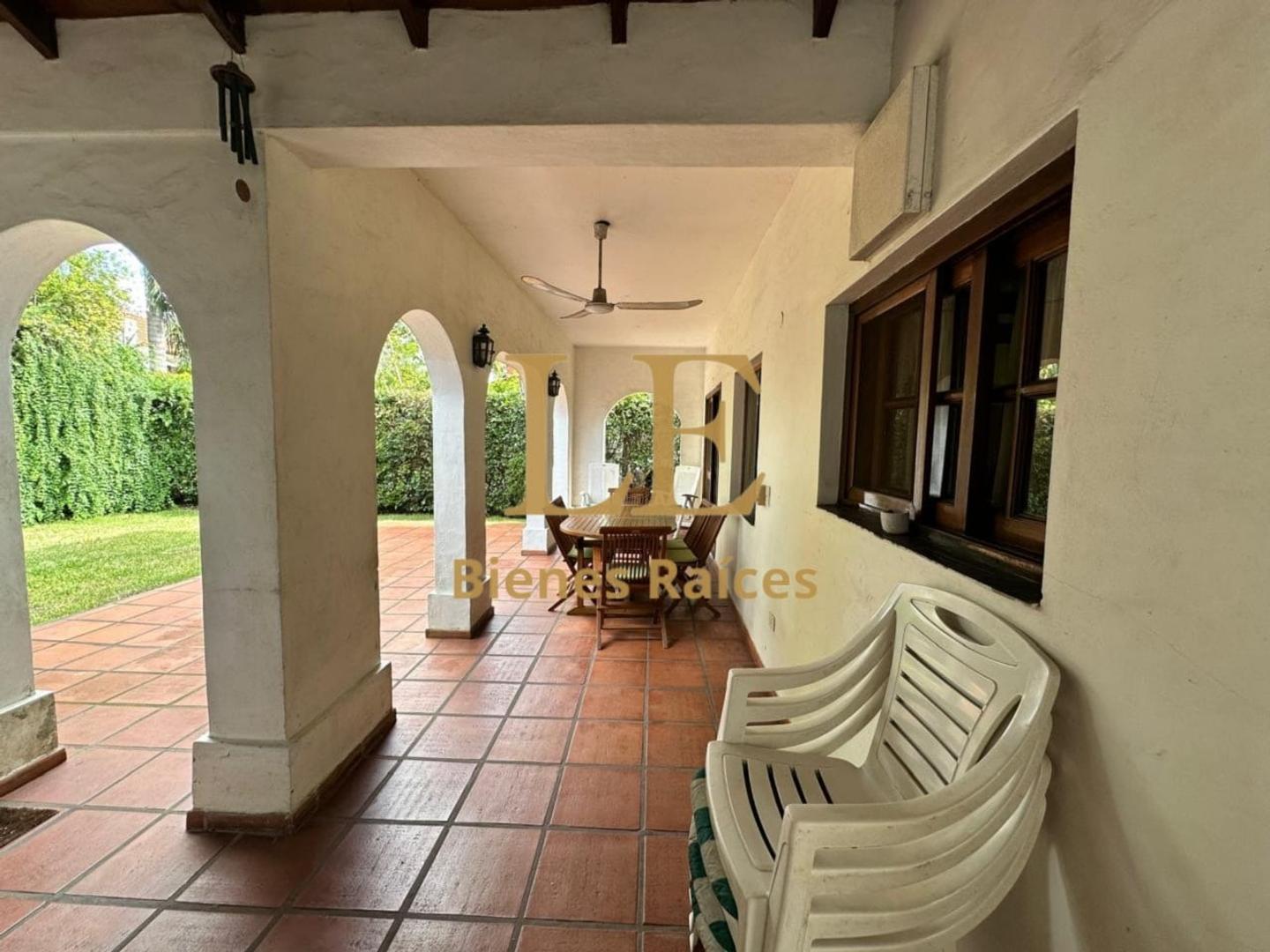 Casa 4 ambientes con 3 baños