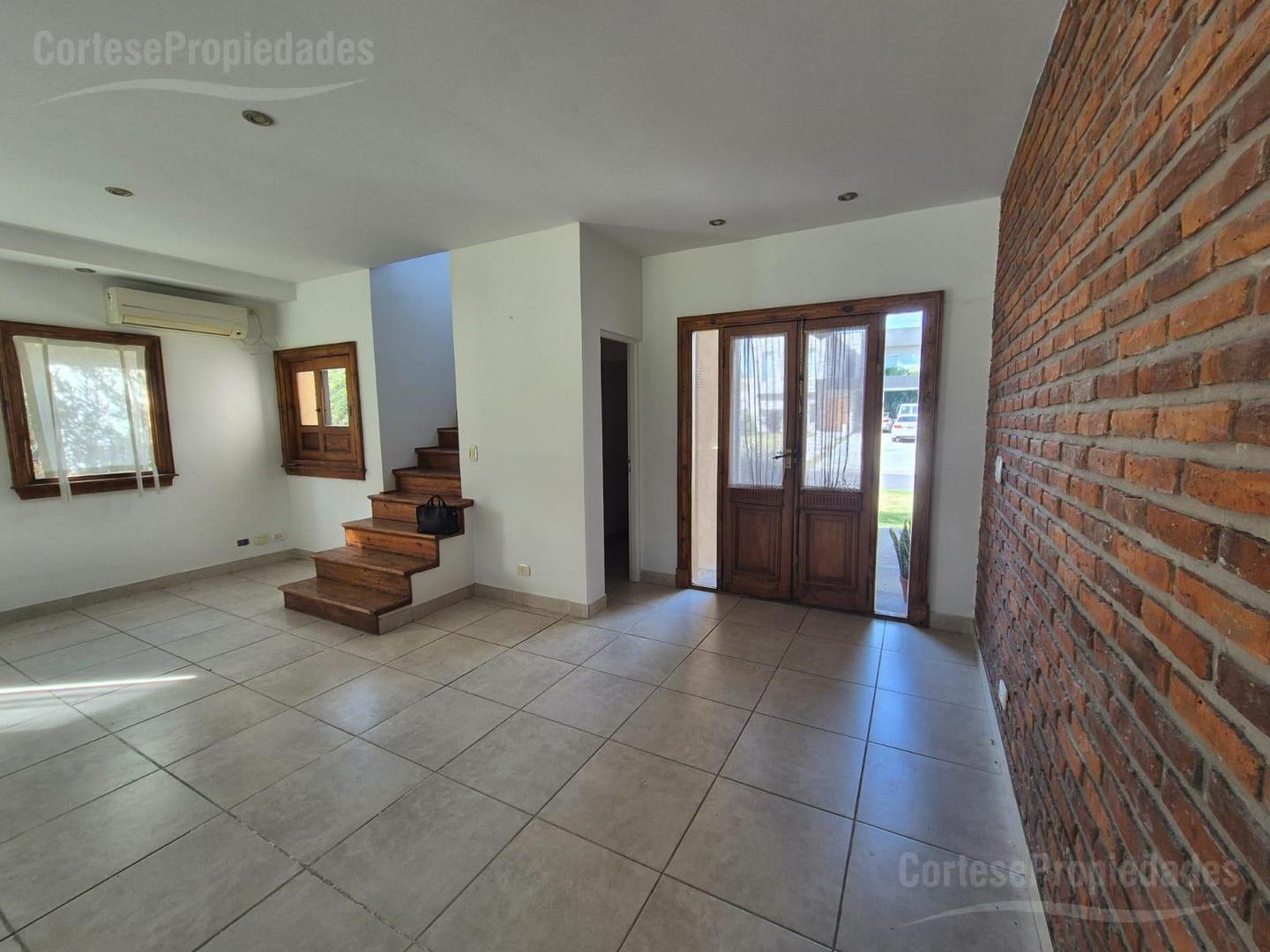 Casa 3 ambientes con 2 baños