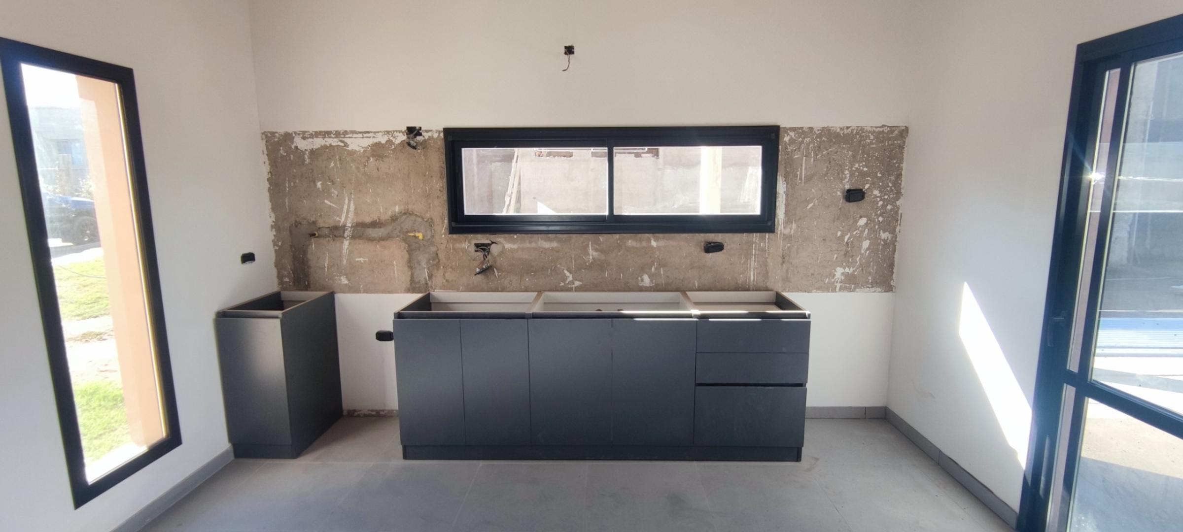 Casa 4 ambientes con 2 baños