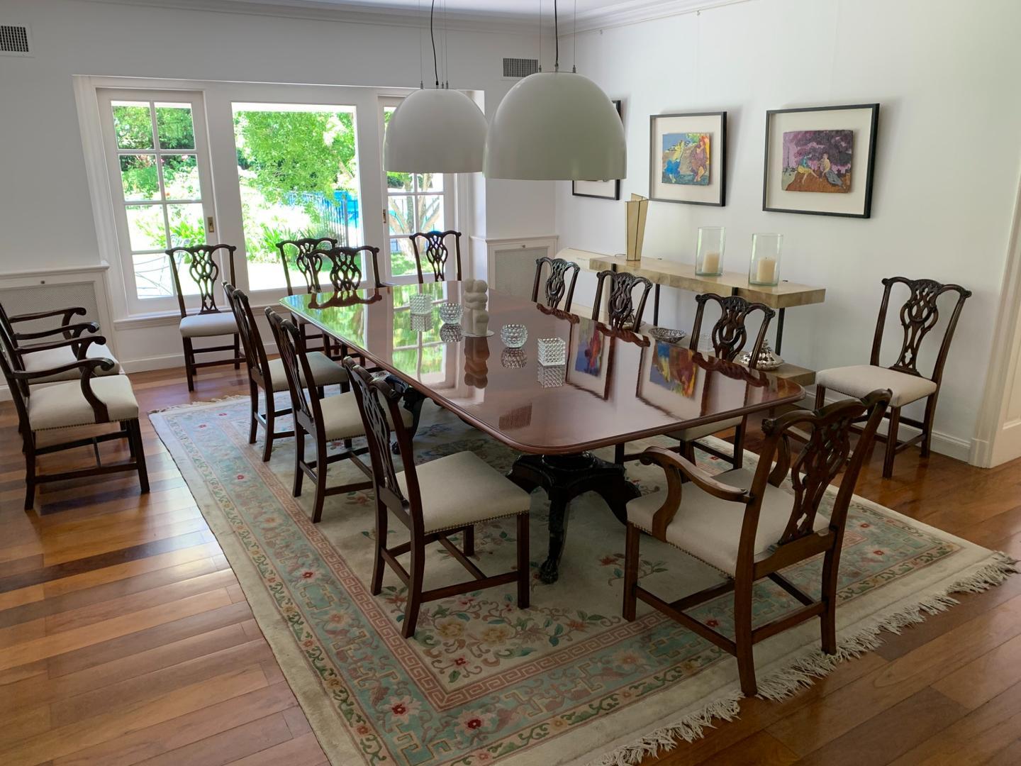 Casa en Venta con 6 cocheras