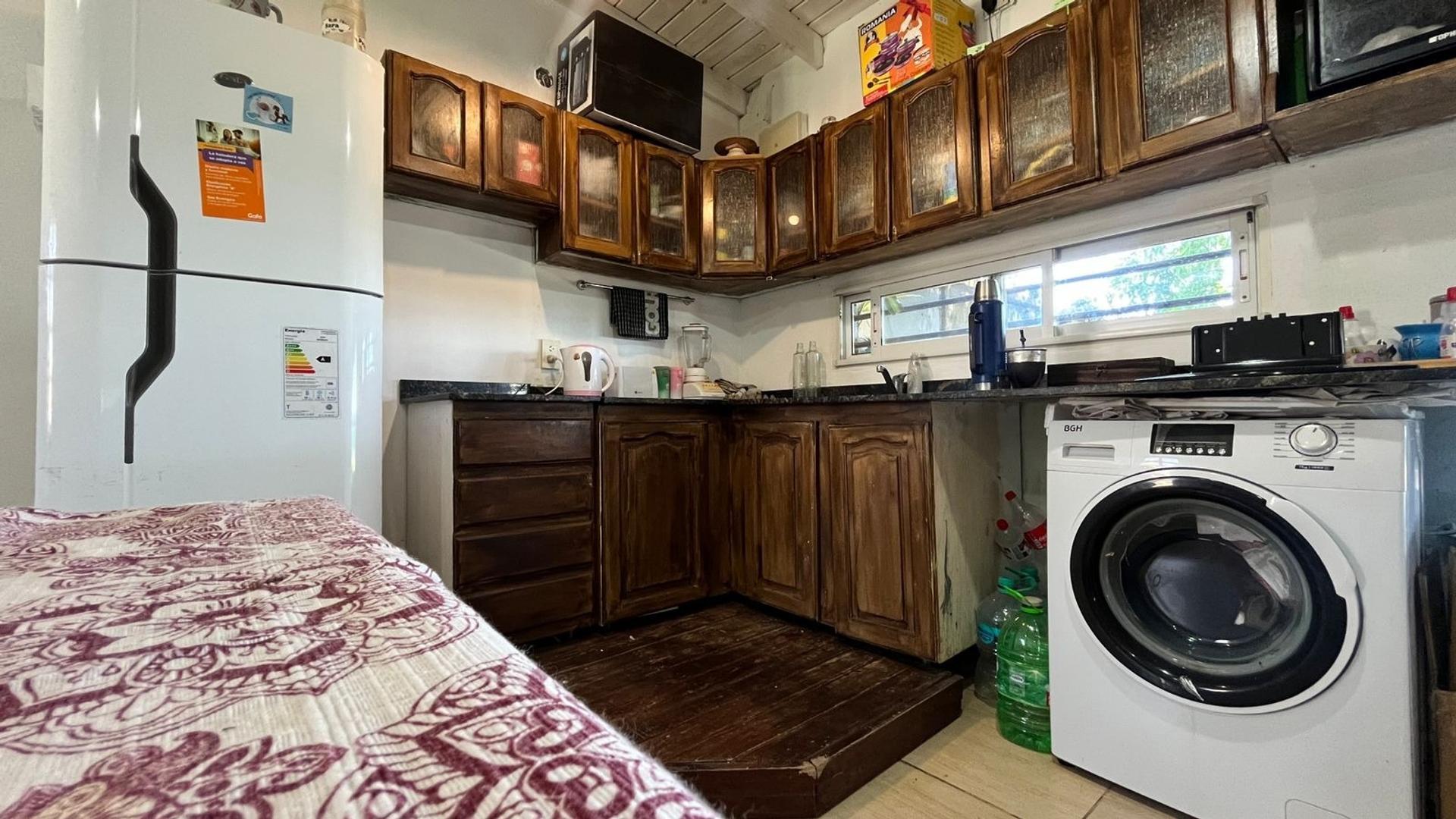 Casa 2 ambientes con 2 baños