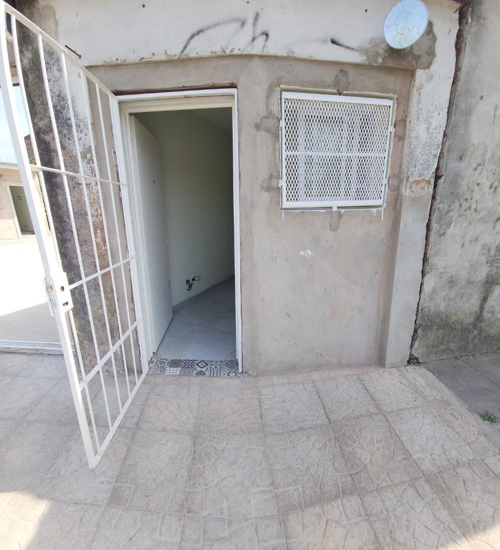 DPARTAMENTO DE 2 AMBIENTES CON PEQUEÑO PATIO