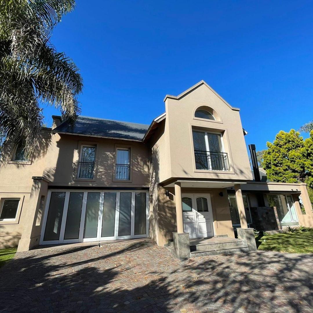 CASA EN VENTA CAMPOS DE ALVAREZ