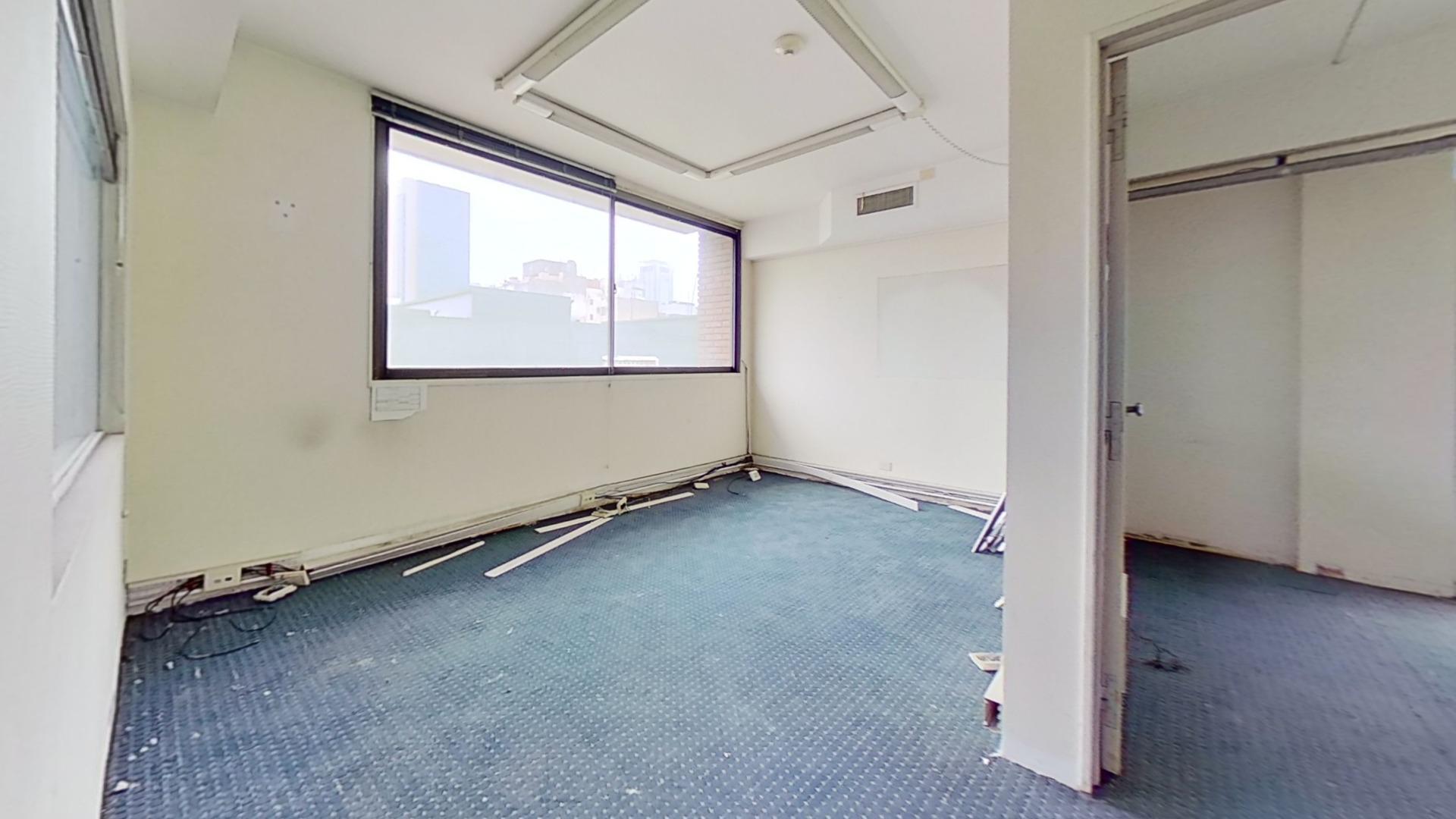 Oficina 6 ambientes con 4 baños