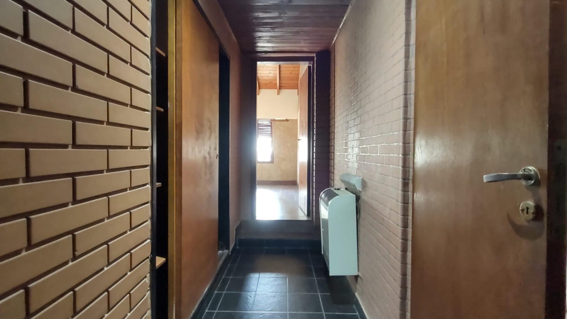 Casa en Venta con 4 cocheras