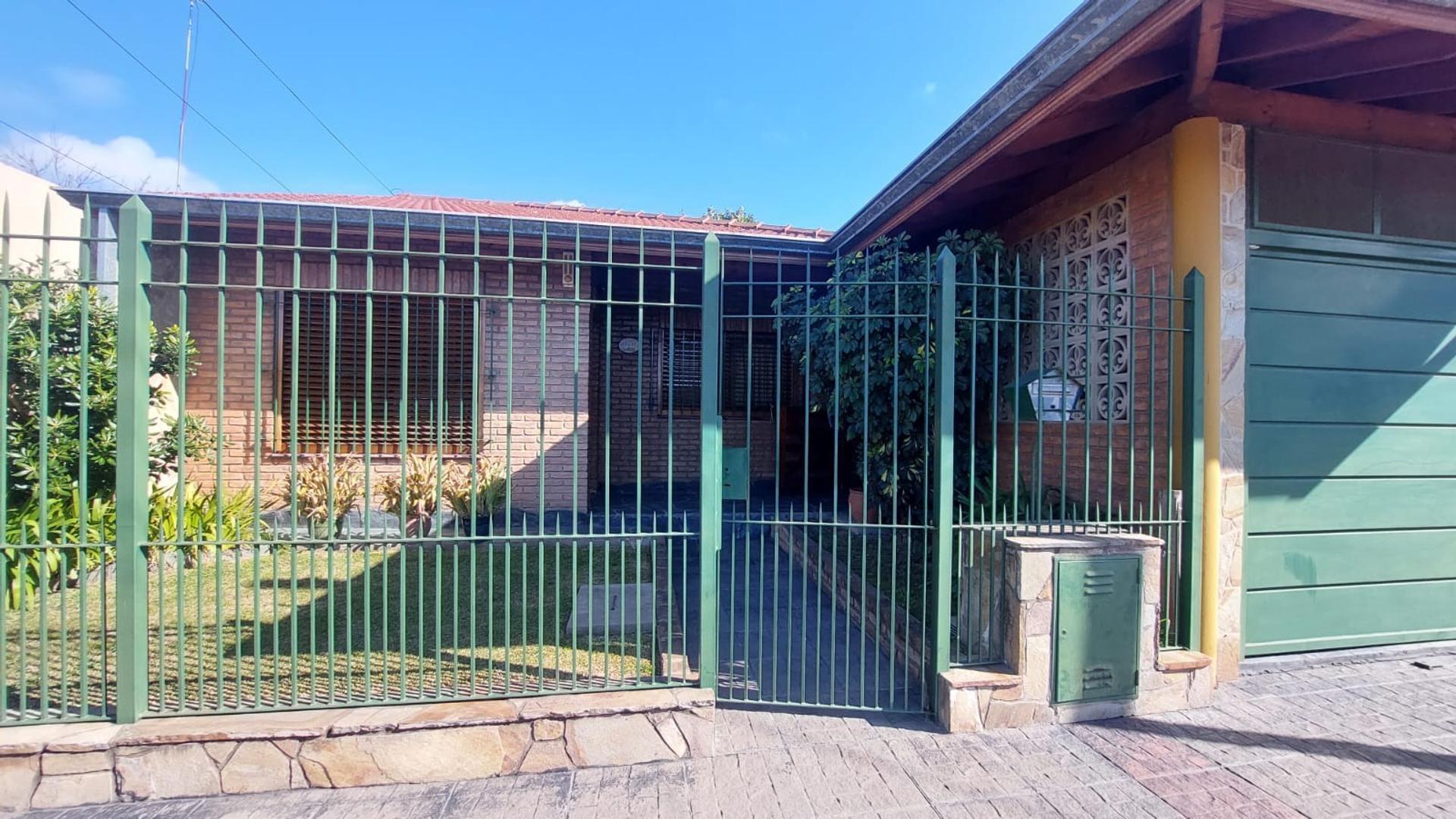 VENTA CASA 3 ambientes QUILMES ESTE APTA CREDITO amplio lote
