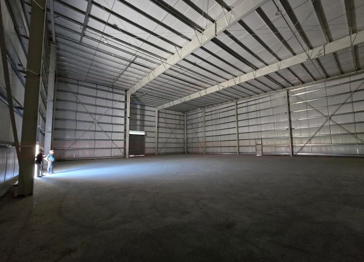 NAVE DE 1200 M² EN EL PARQUE INDUSTRIAL RECONQUISTA