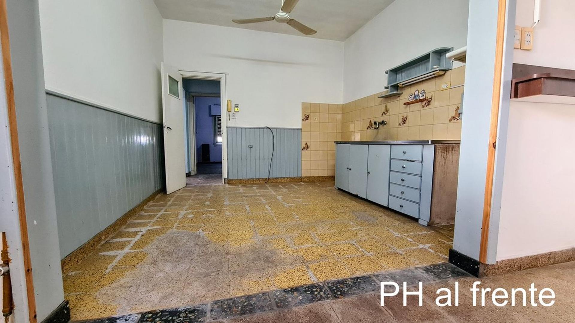 Casa 6 ambientes con 2 baños