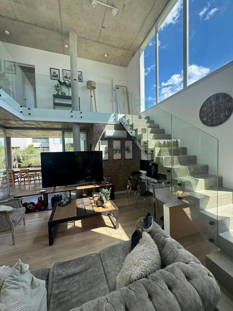 Casa 4 ambientes con 3 baños