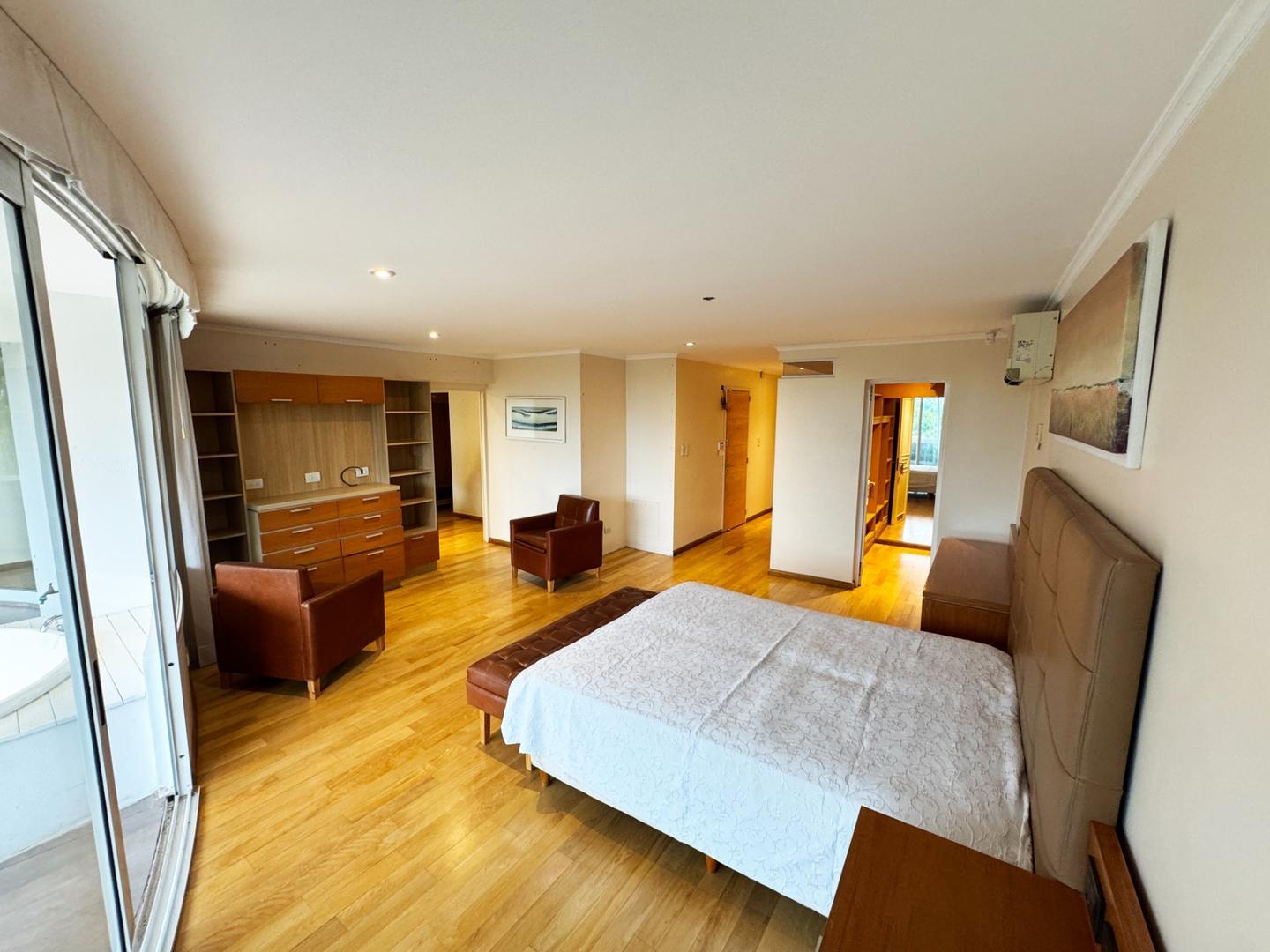 Departamento 6 ambientes con 5 baños