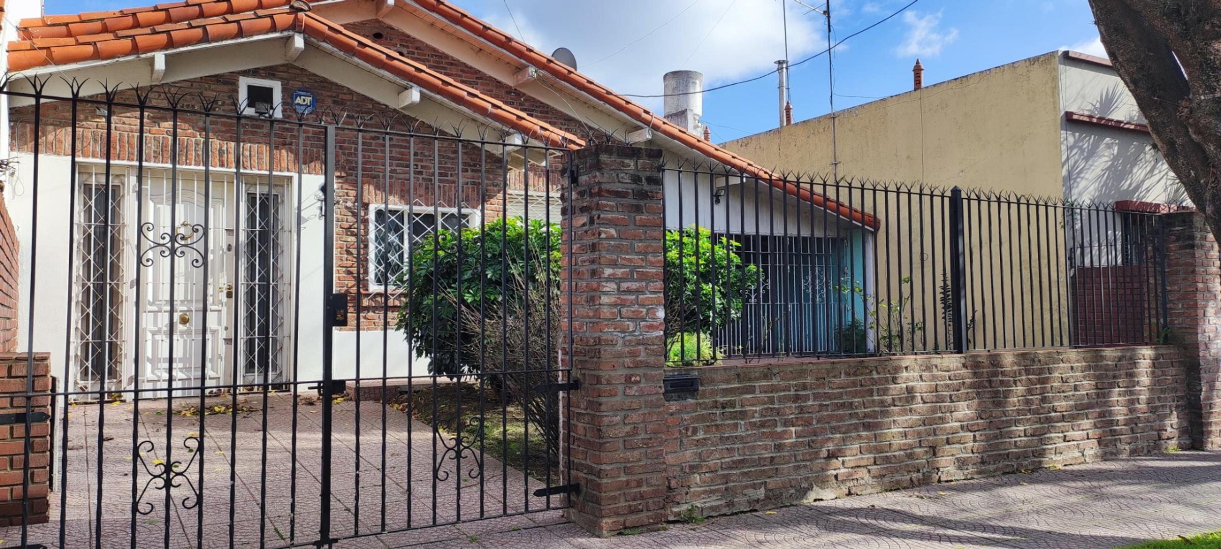 Casa en Venta con 3 cocheras
