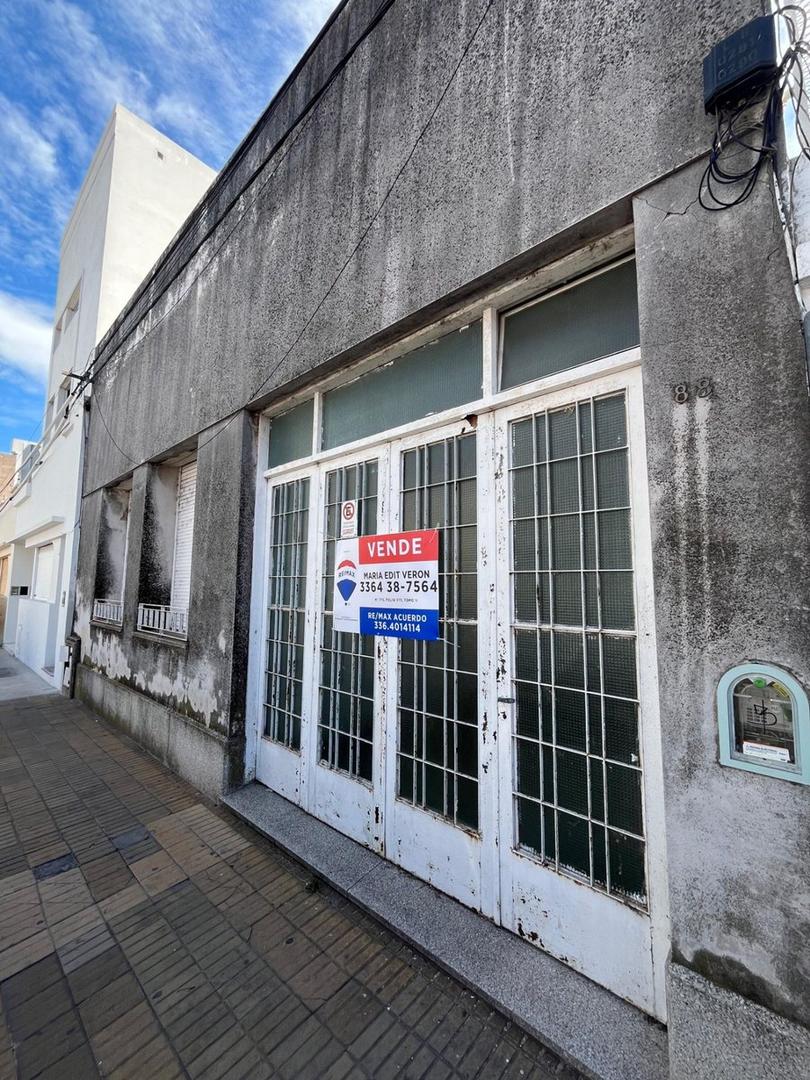 VENTA ZONA CENTRICA CASA 3 DORM COCHERA AP. CRED