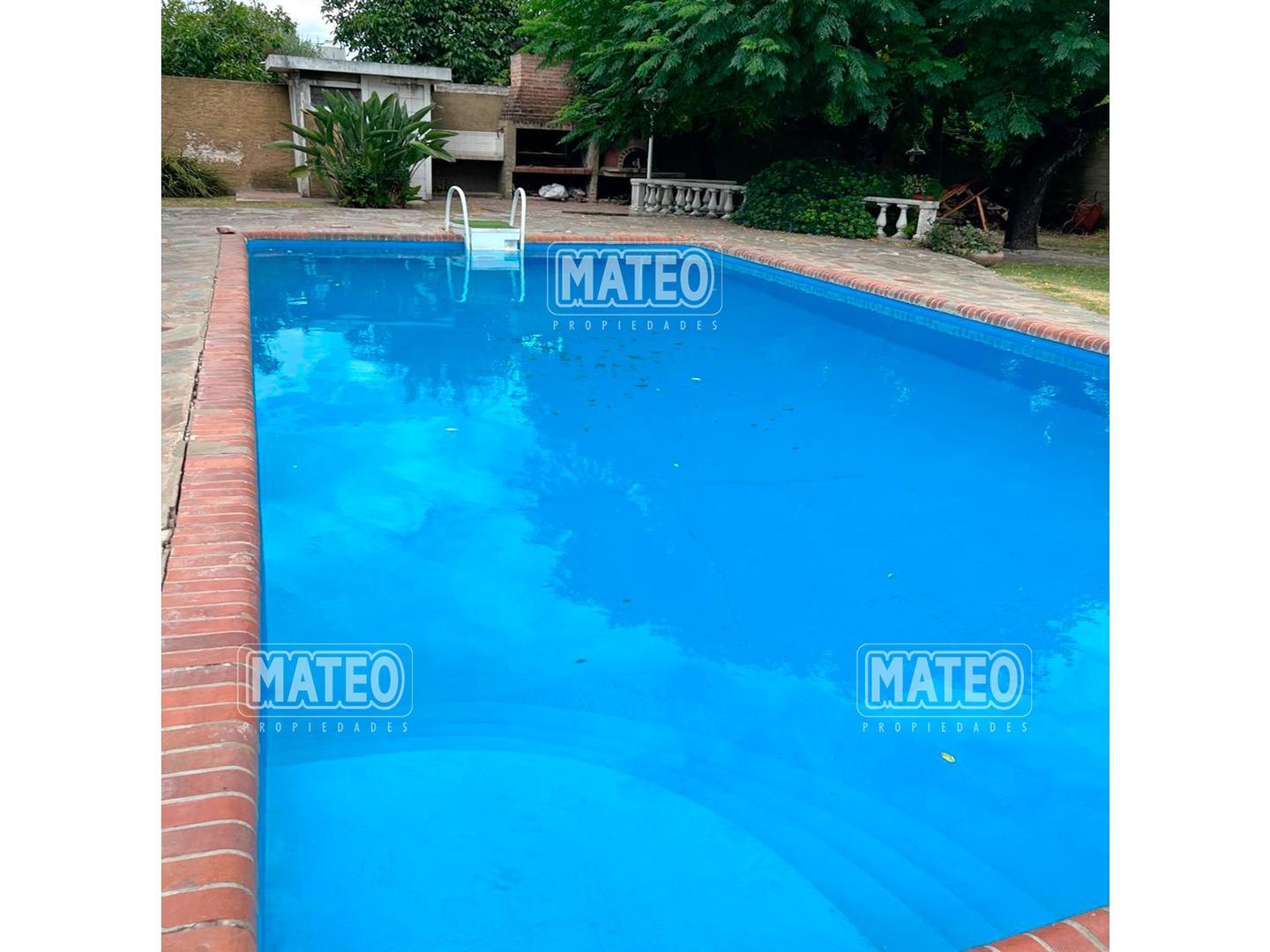 Chalet Antiguo de Excelente Estructura Constructiva.