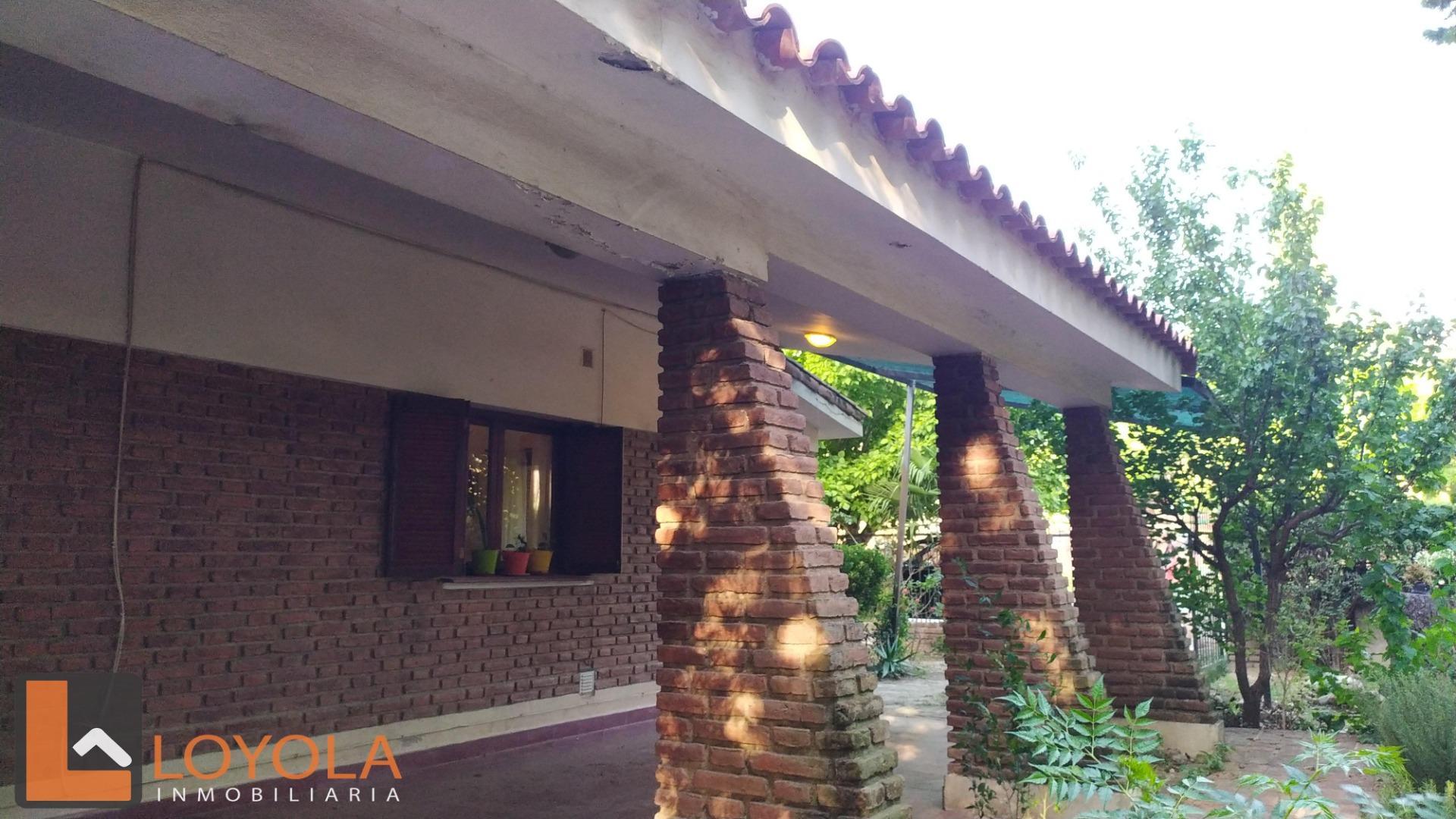 Casa en Venta con 2 cocheras