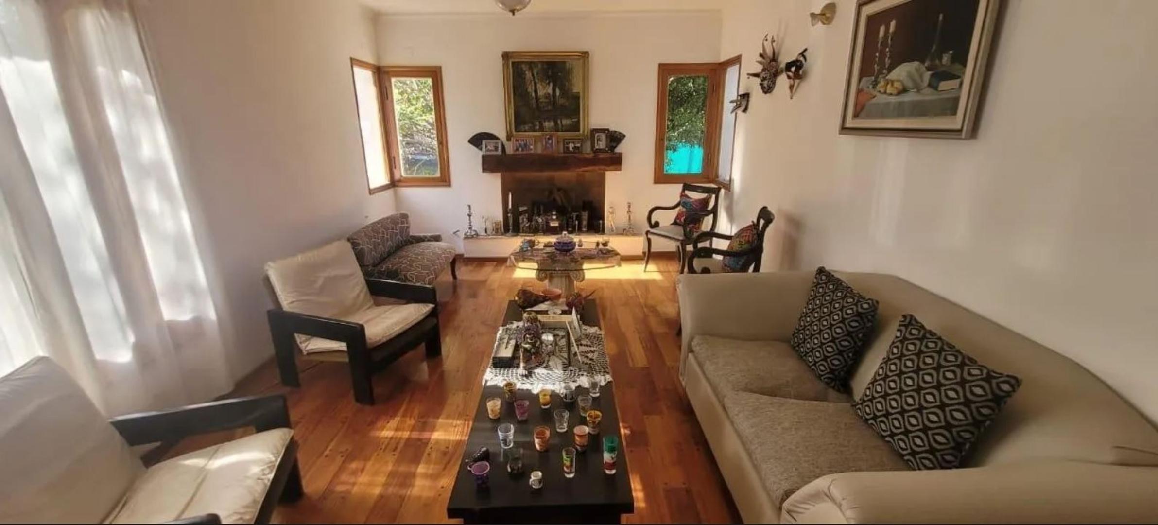 Casa 5 ambientes con 3 baños