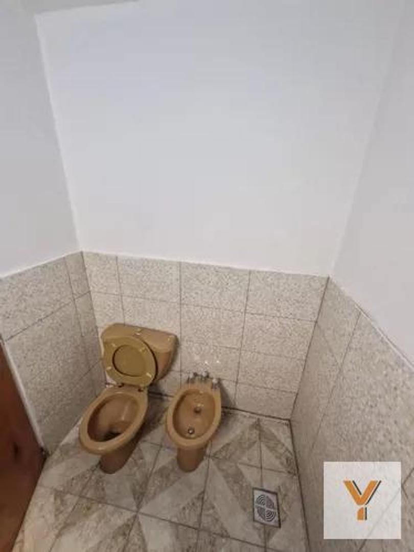 Casa 7 ambientes con 2 baños