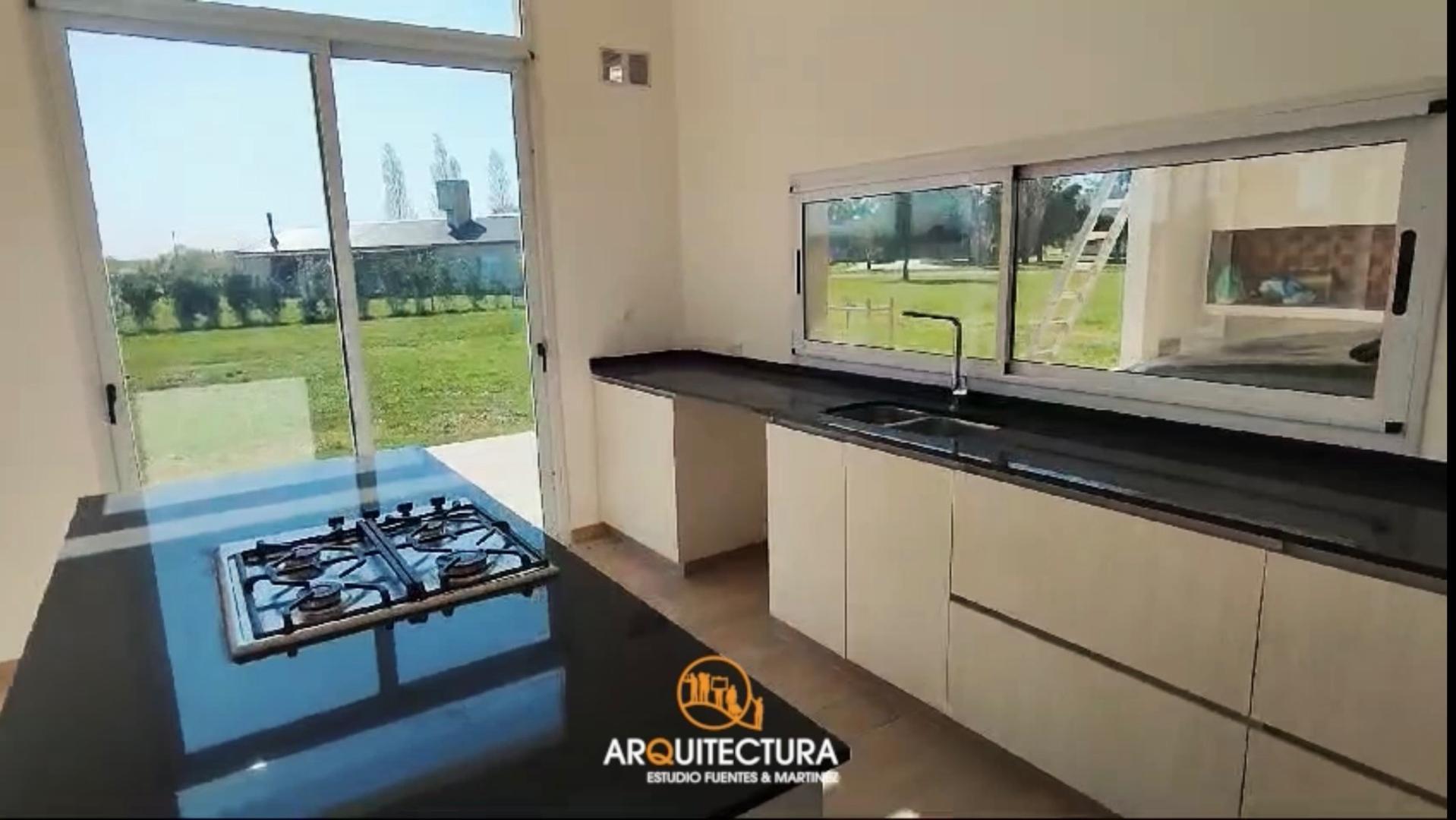 Casa en Venta con 4 cocheras