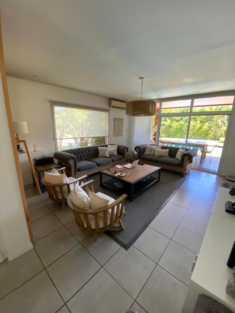 Casa 4 ambientes con 3 baños