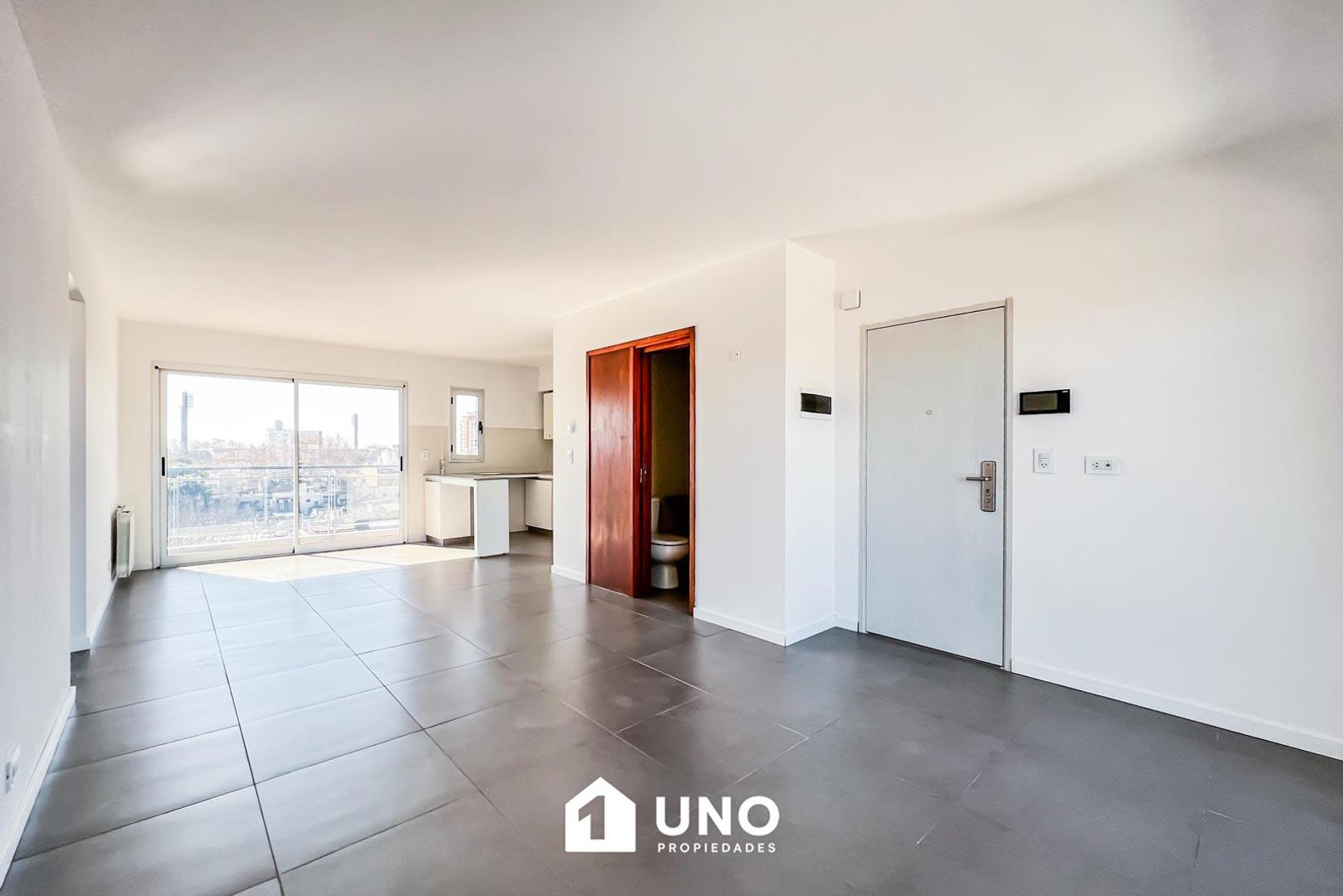 Juan José Paso 757 - Amplio Dpto de 2 Dormitorios Externo. Con cochera.