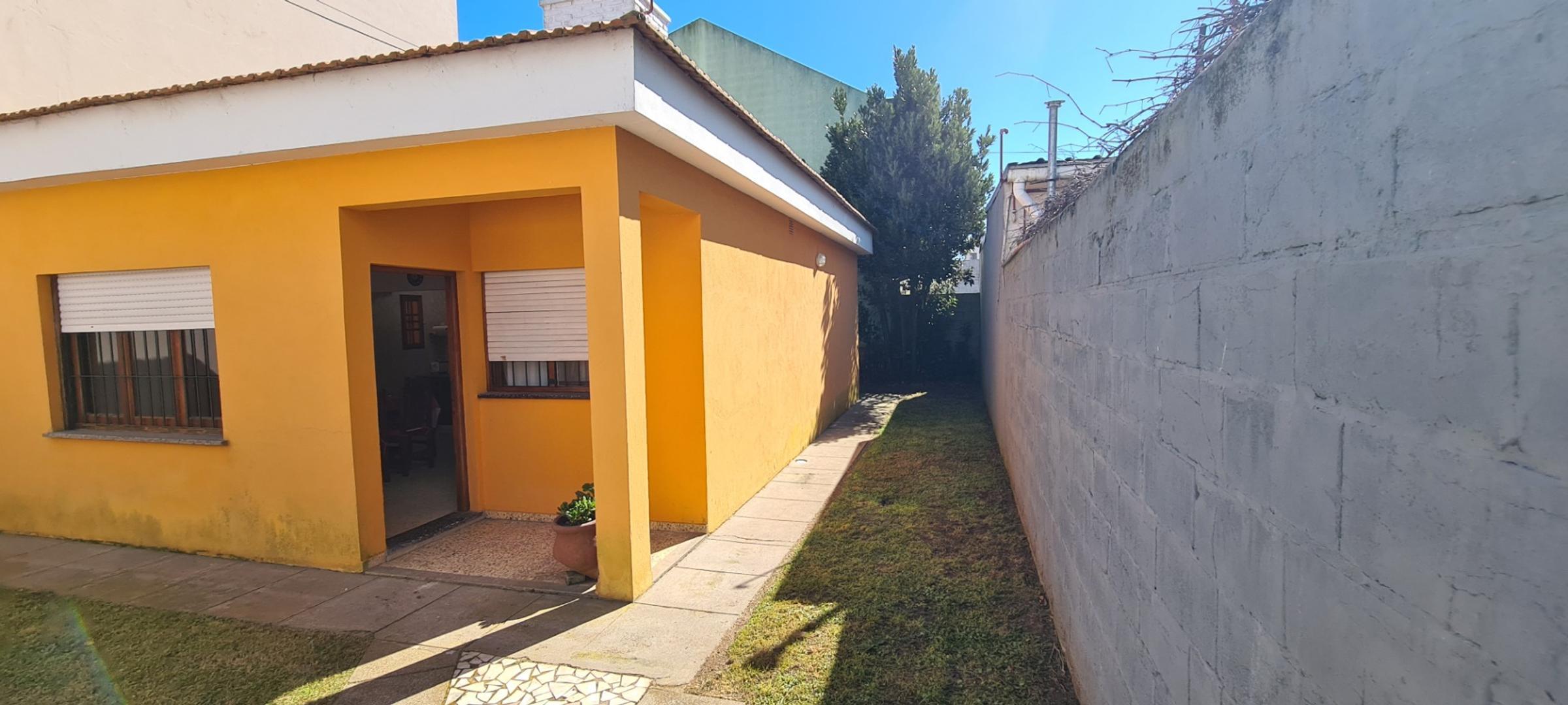 Rivadavia 243 , Piso P.B