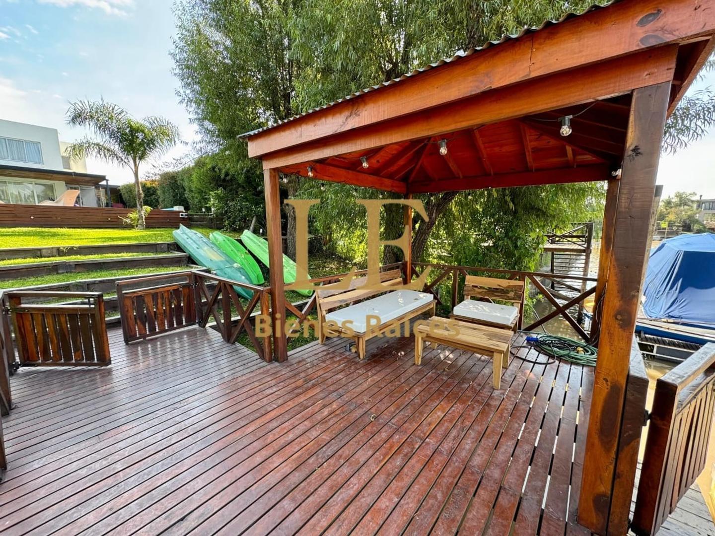 Casa 7 ambientes con 5 baños