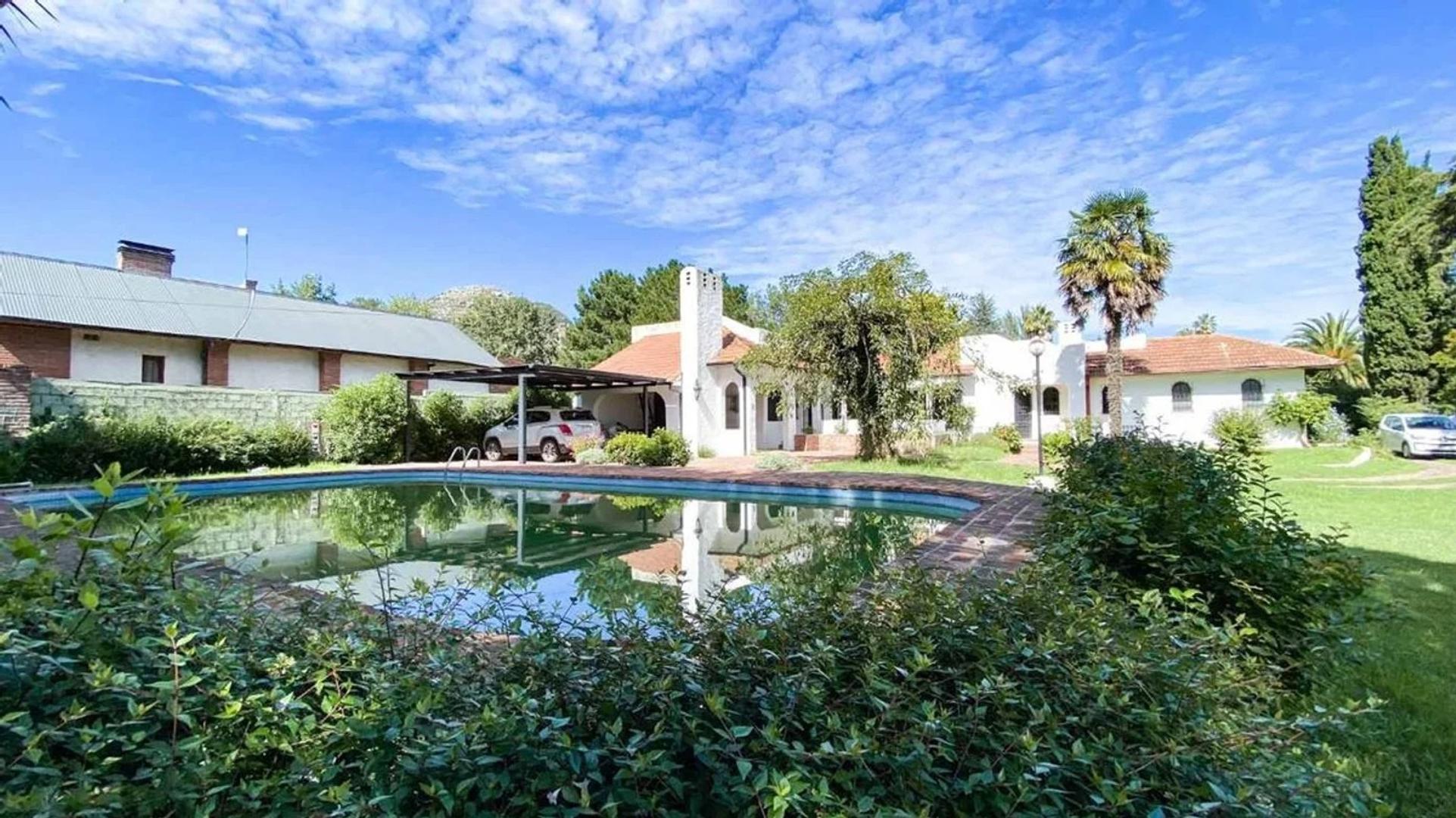 Venta casa 5 ambientes con piscina Balcarce