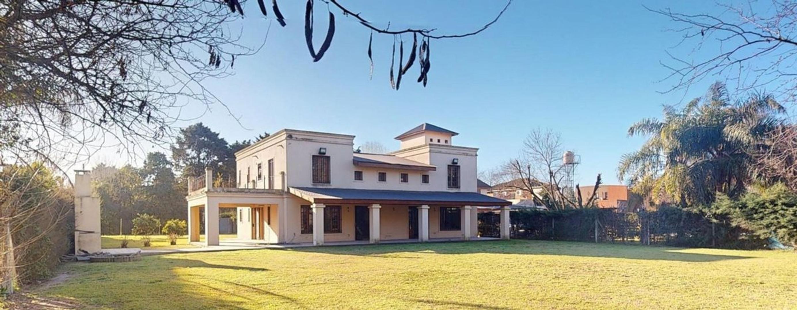 Casa 5 ambientes con 4 baños