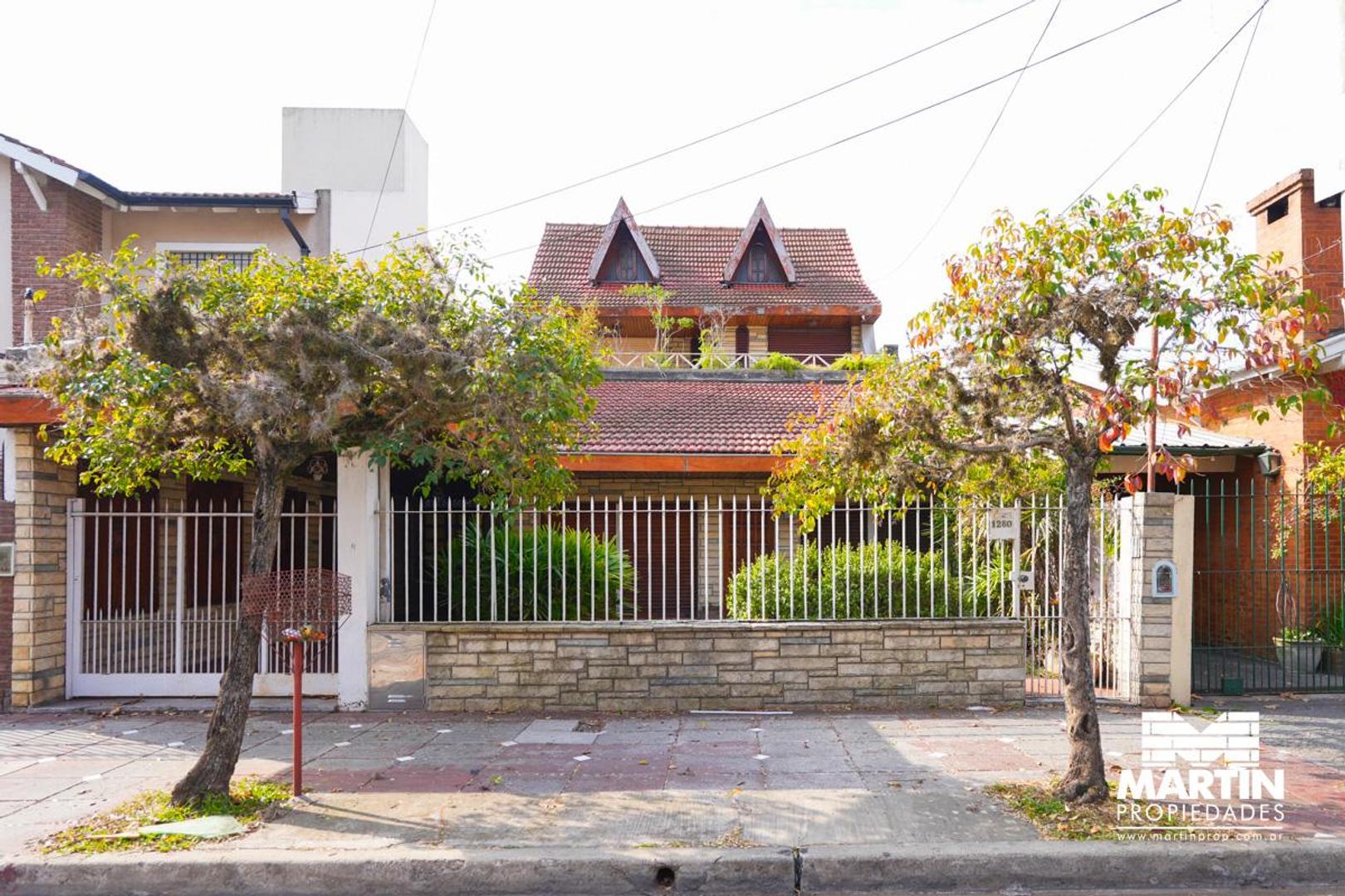 Casa en venta en Martínez apto para 2 familias, con jardín y quincho