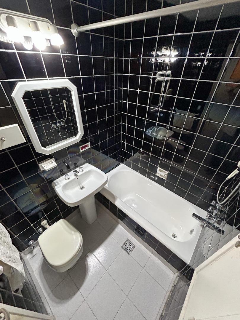 piso entero frente a parque rivadavia 