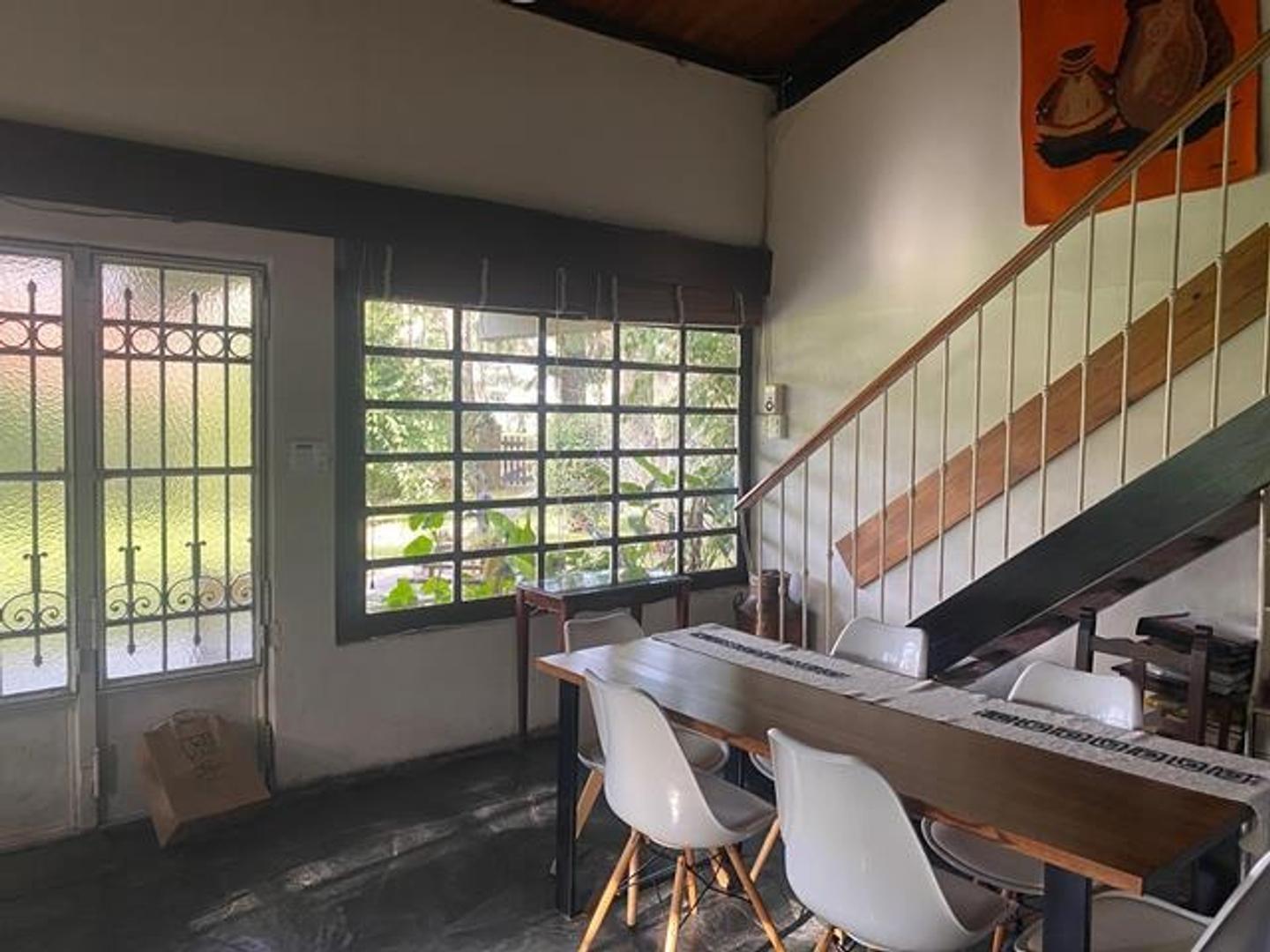 Casa en Venta con 4 cocheras