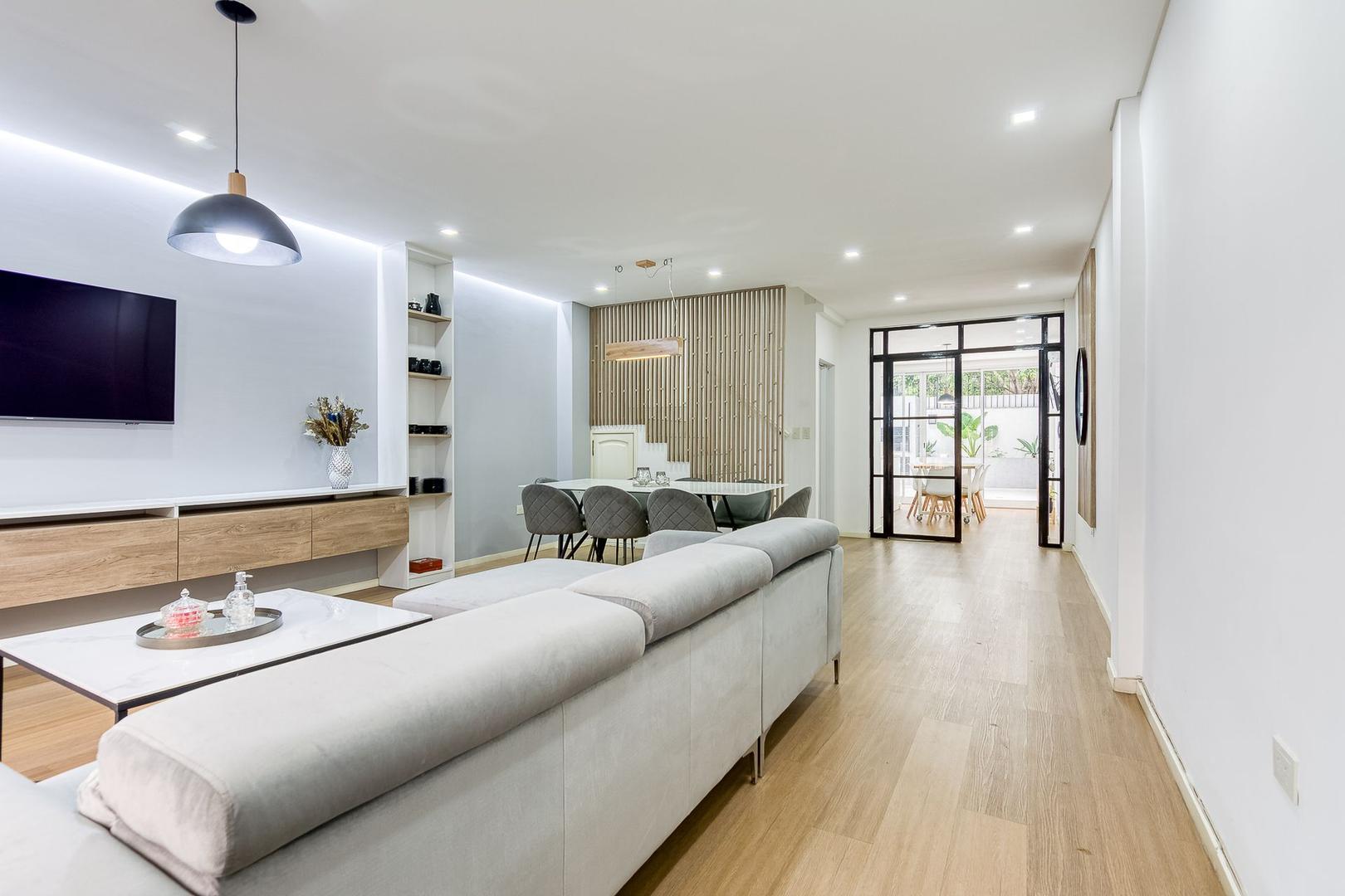 Casa 4 ambientes con 2 baños