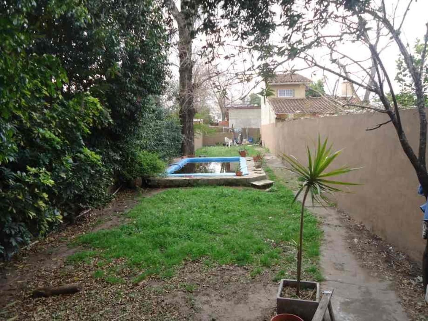 Casa 4 ambientes con 2 baños