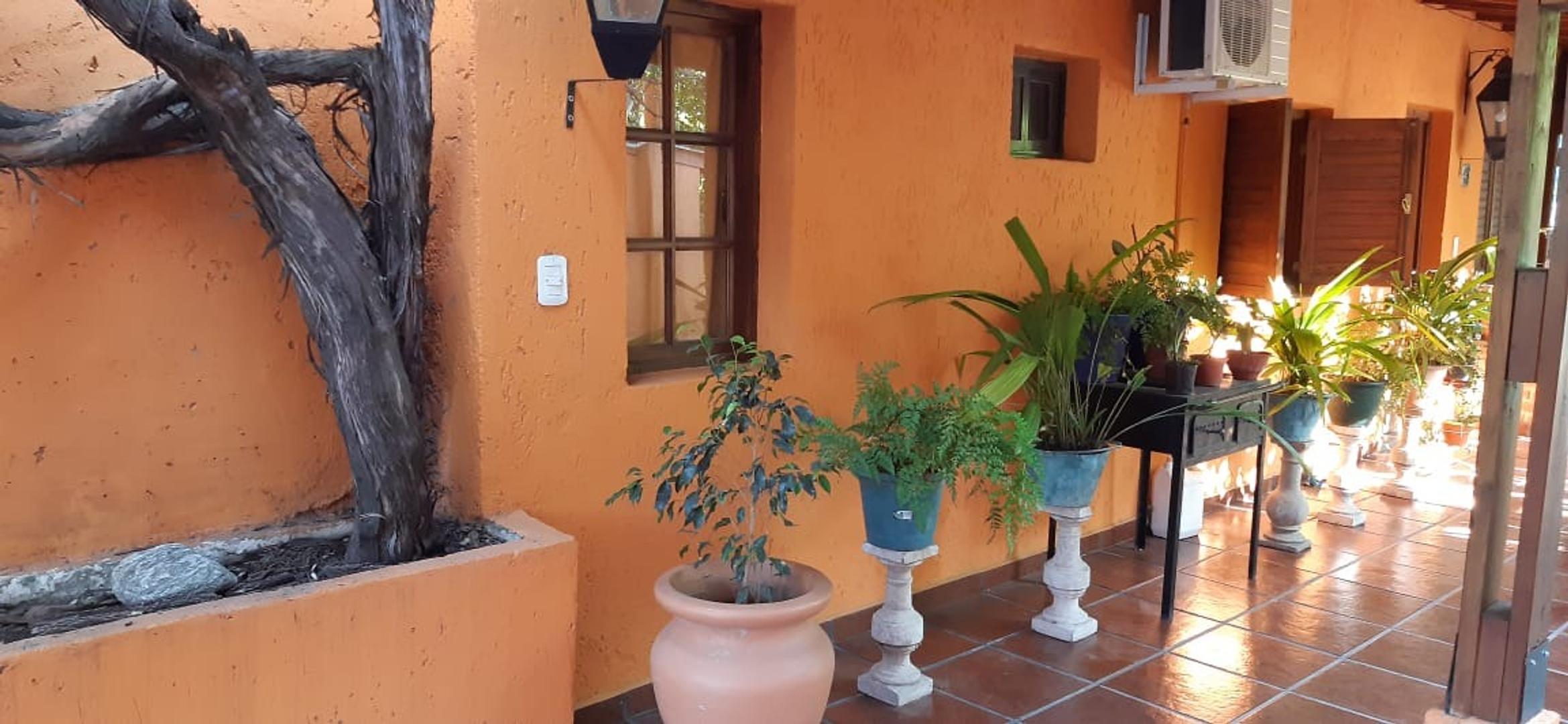 Casa 2 ambientes con 1 baño