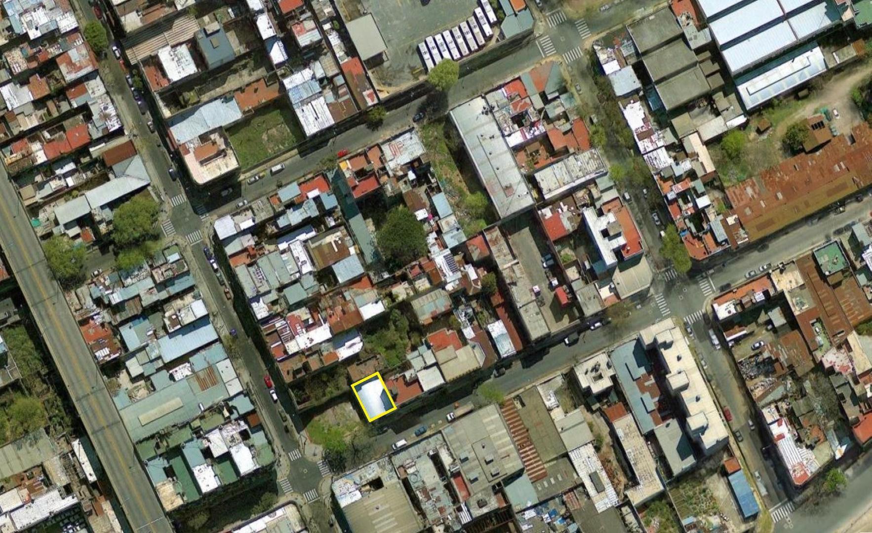 DEPOSITO CON ENTRADA PARA CAMIONES