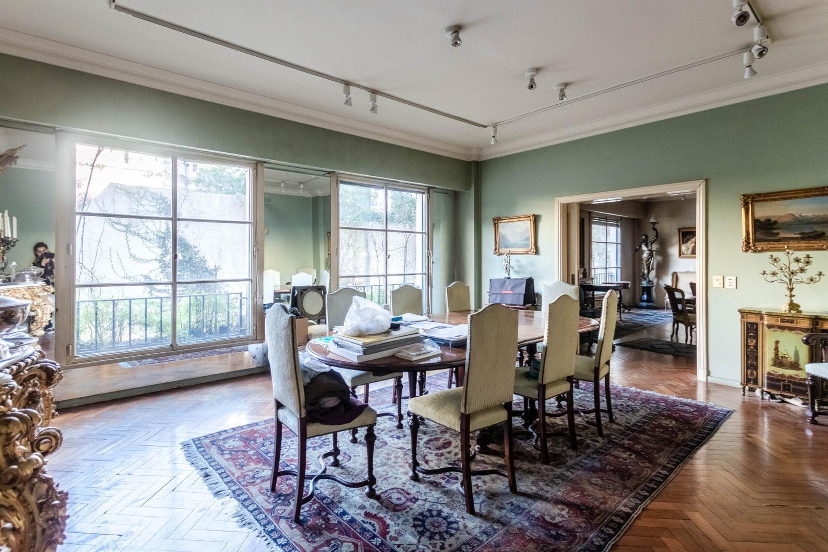 Racionalista, planta original, importante edif. doble frente