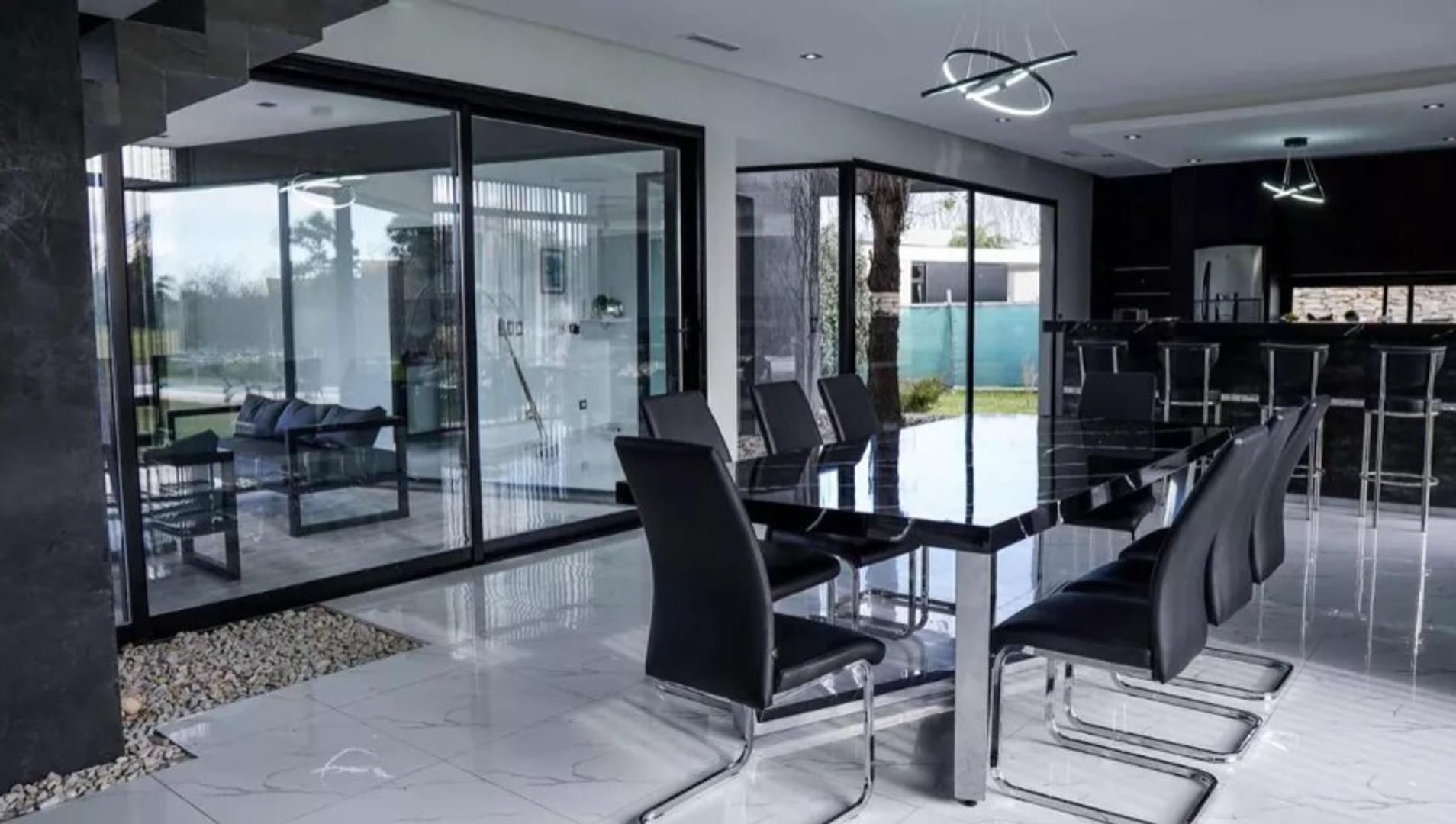Casa 5 ambientes con 4 baños