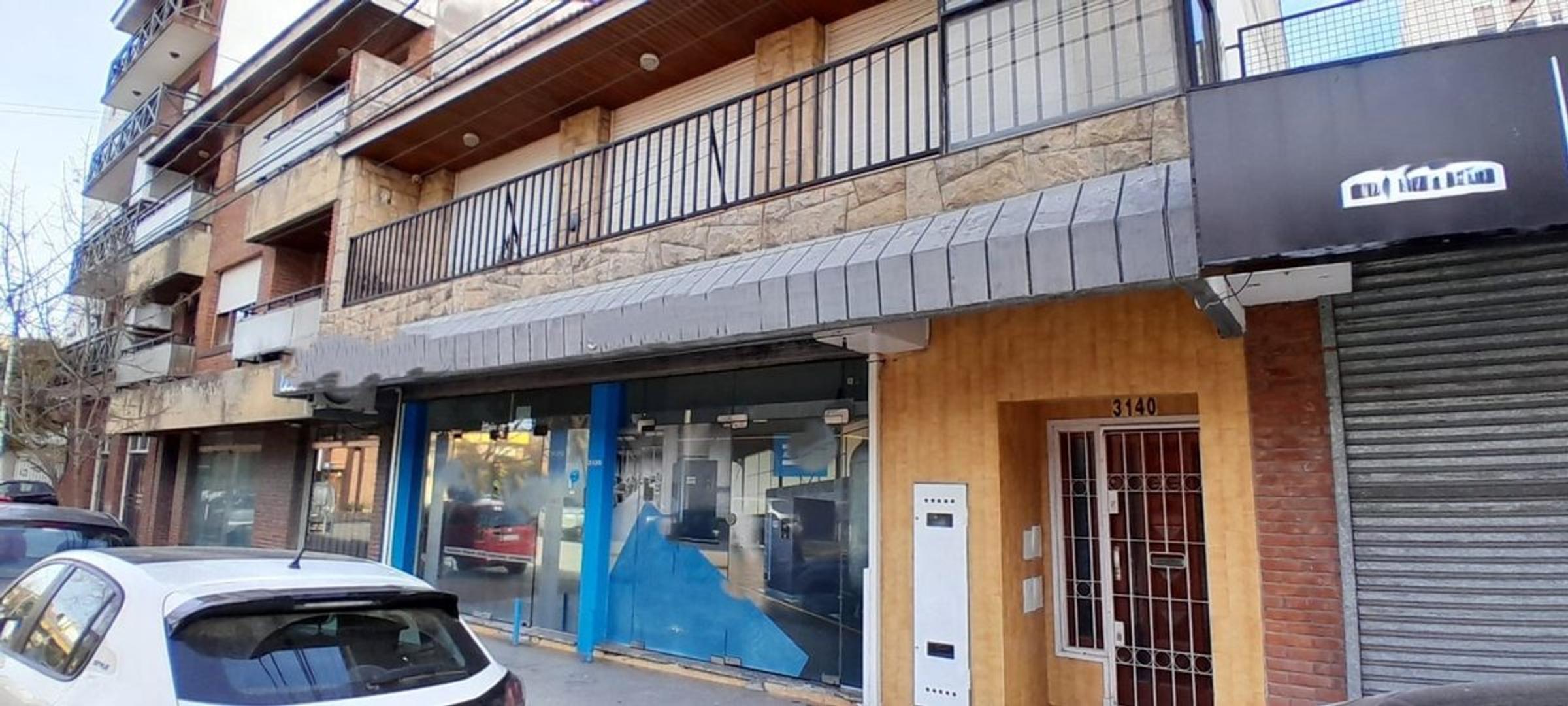 VENTA EN BLOCK: CHALET 4 AMB. + 2 LOCALES -CHAUVIN