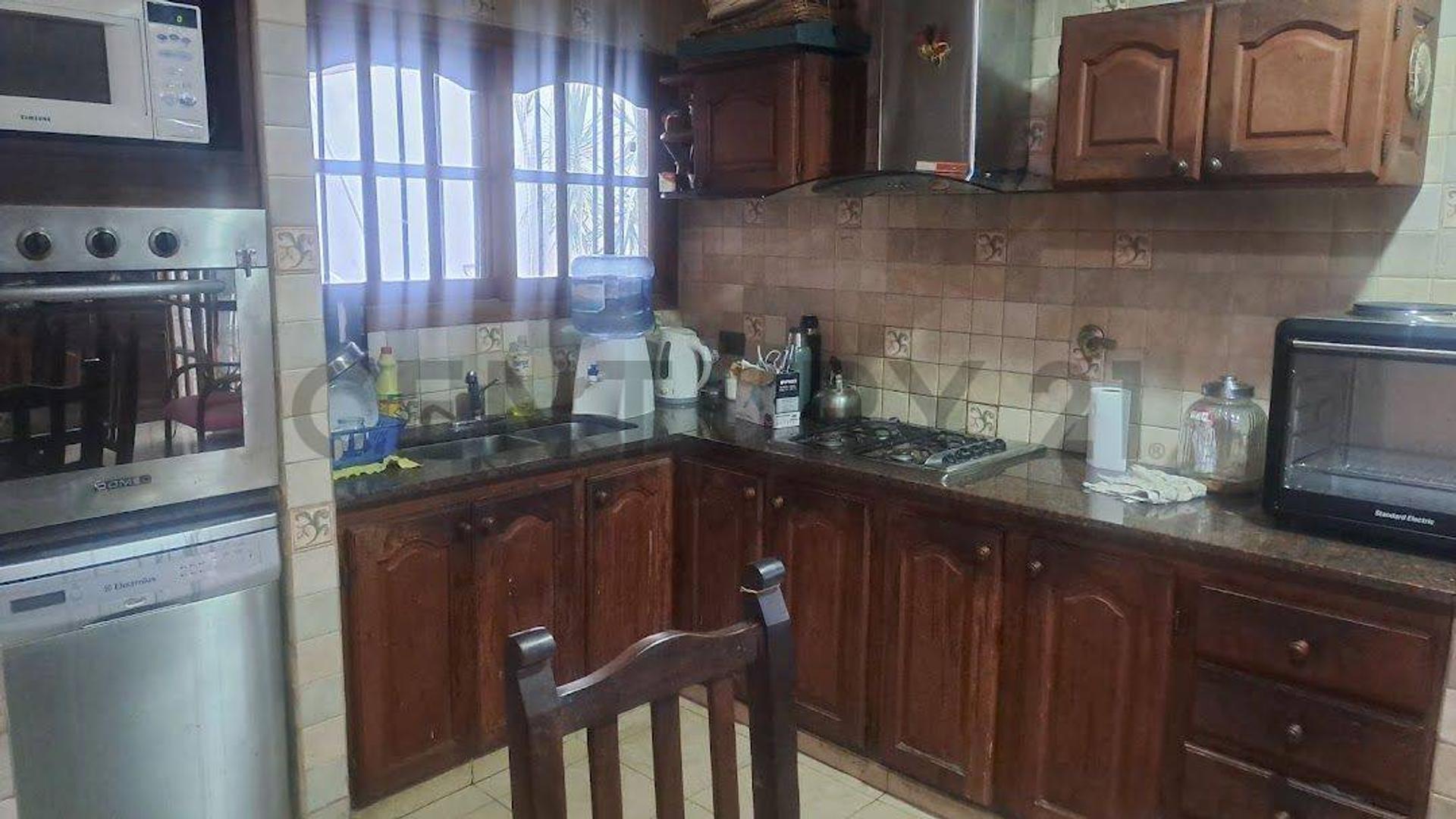 3 entre 38 y 39 300, Piso 0