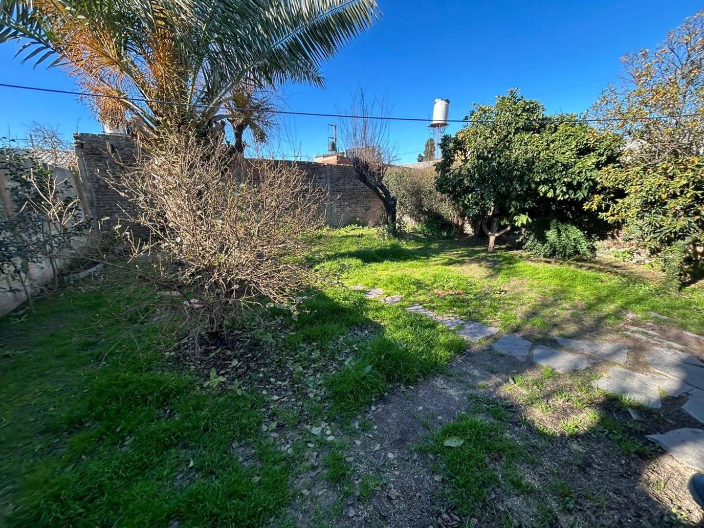VENDE CASA 3 AMB CAÑUELAS  CON PATIO