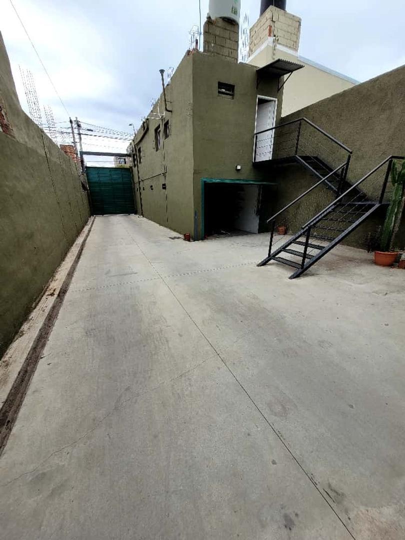 ALQUILO GALPON, DEPOSITO Y OFICINA BARRIO SAN VICENTE.