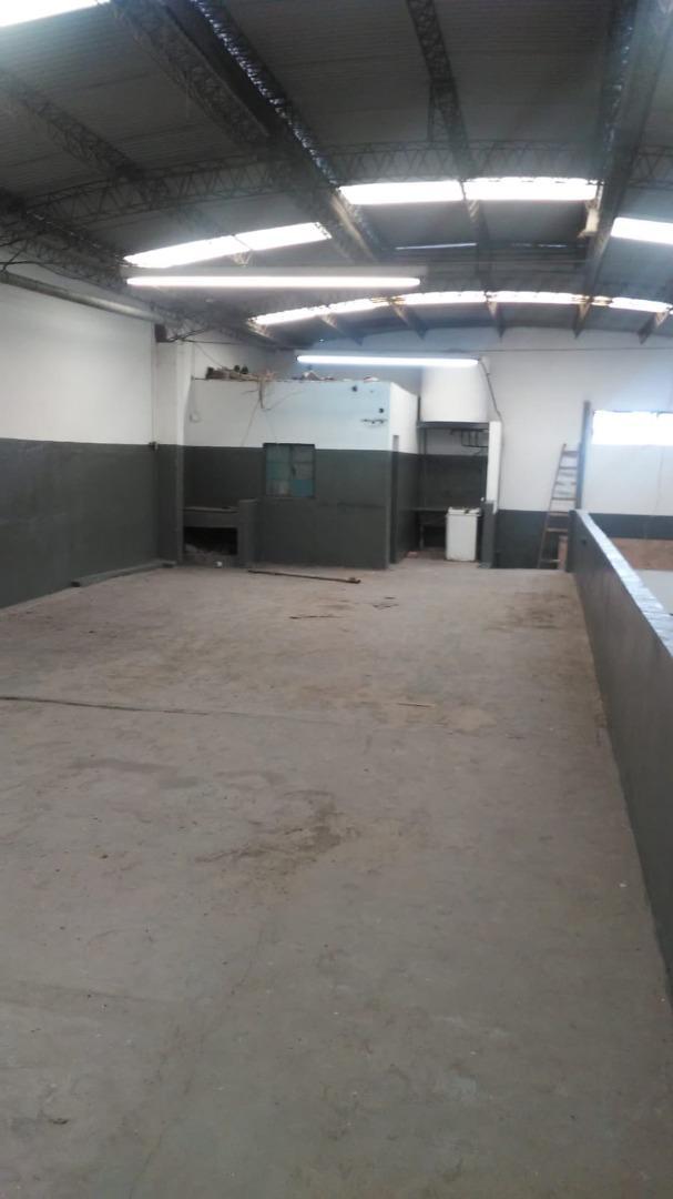 Galpon en Venta en Flores, USD 300.000