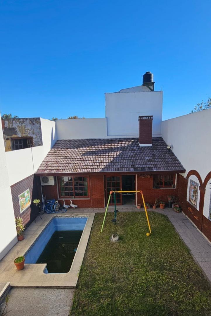 Casa en Venta con 3 cocheras