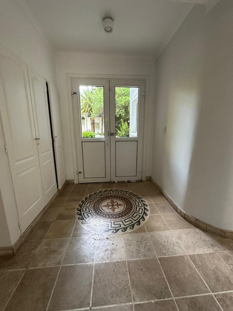 Casa 5 ambientes con 6 baños