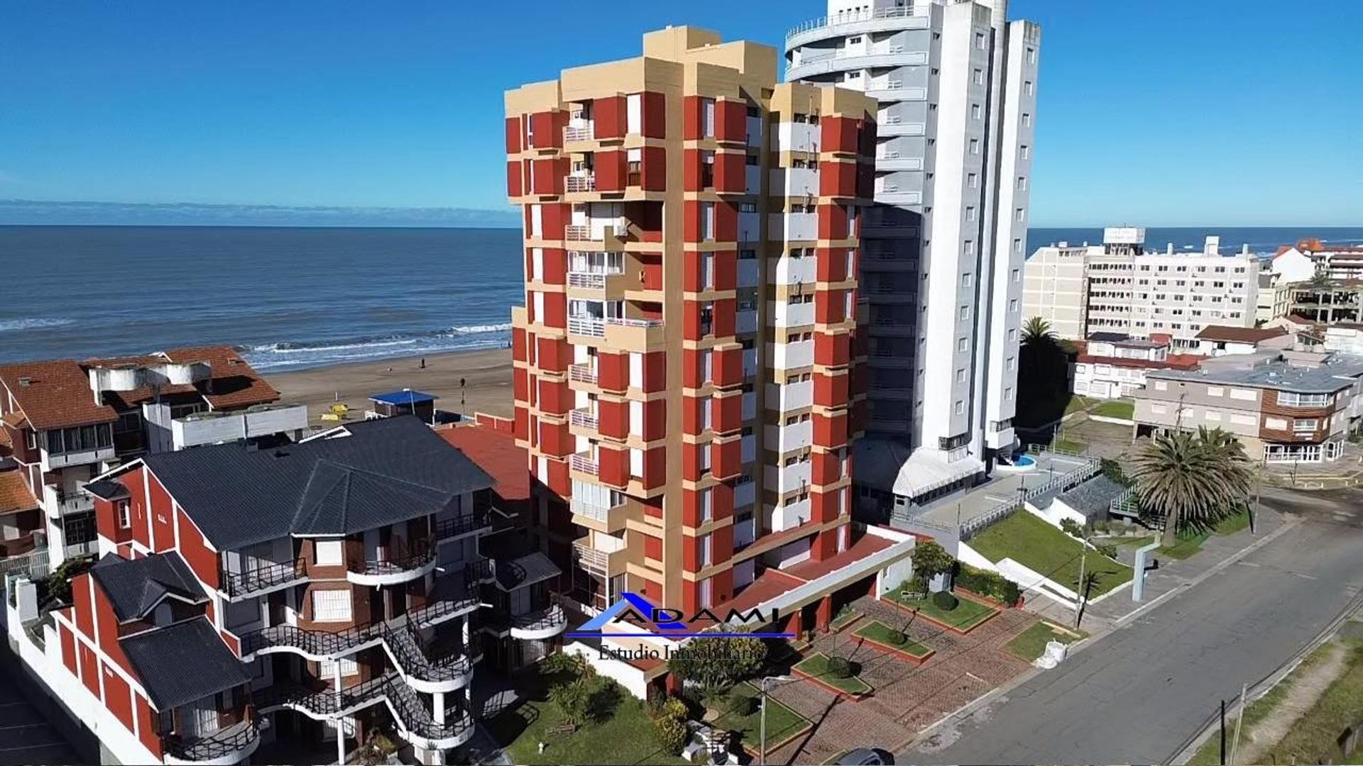 Departamento de 3 ambientes frente al mar