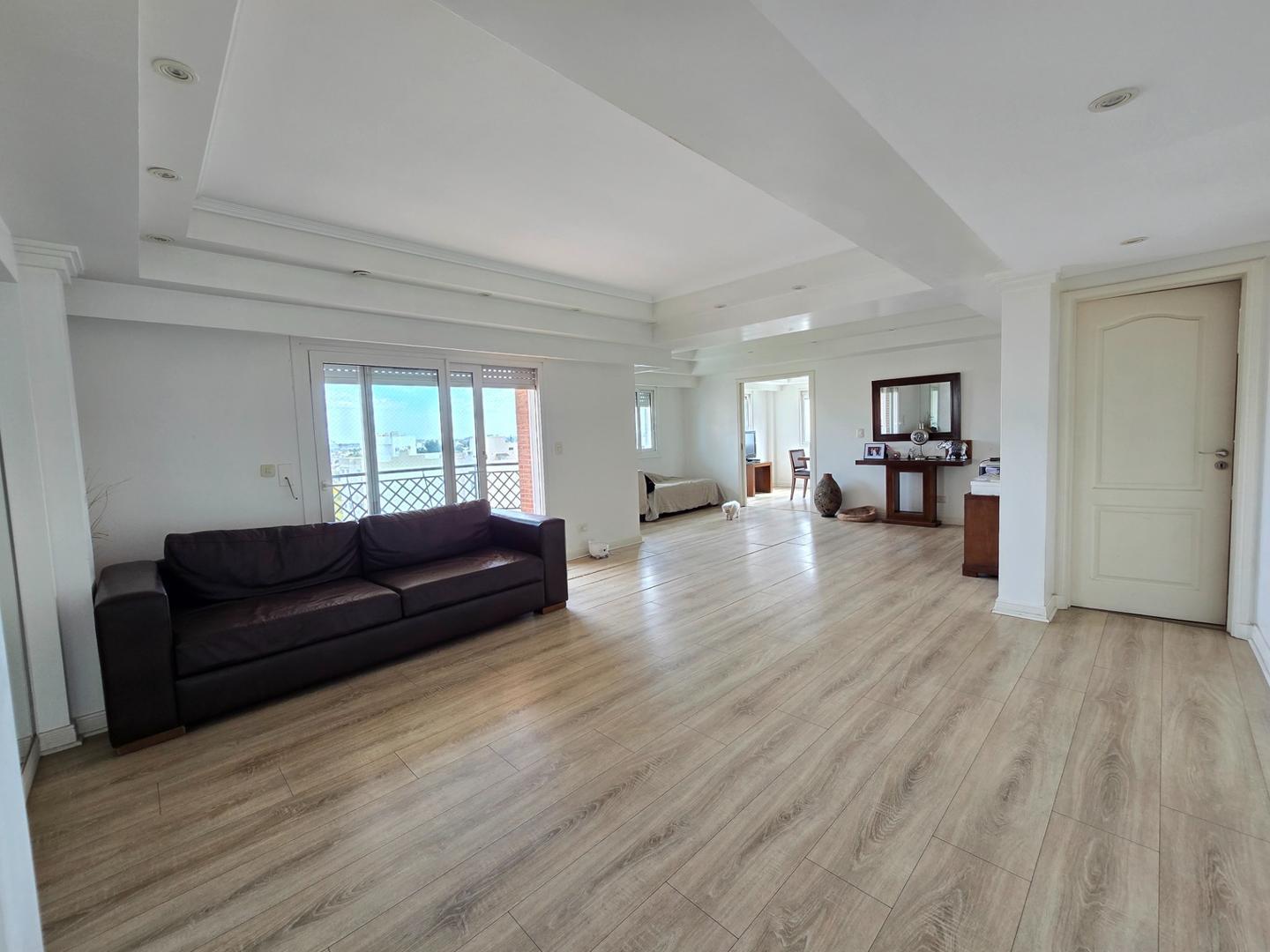 Departamento en Venta de 6 ambientes