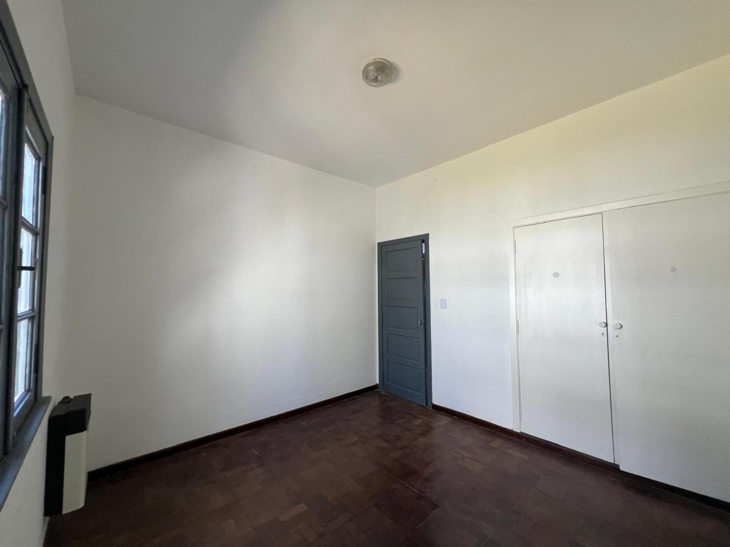 CASA CON AMBIENTES AMPLIOS Y MUY BUENA UBCACION