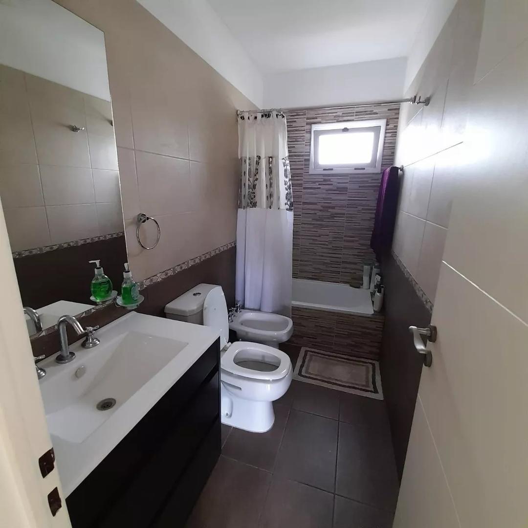 Depto Tipo Casa 3 ambientes con 2 baños