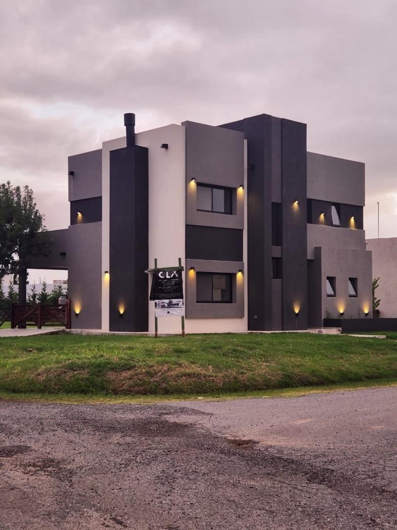 Casa en VentA 4 AMB. A ESTRENAR BARRIO SANTA RITA-CANNING