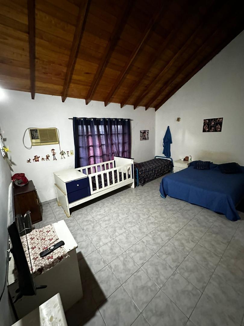 VENTA CASA 4 AMB FONDO Y PILETA ITUZAINGO SUR